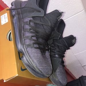 All black nike Kd basketball shoes